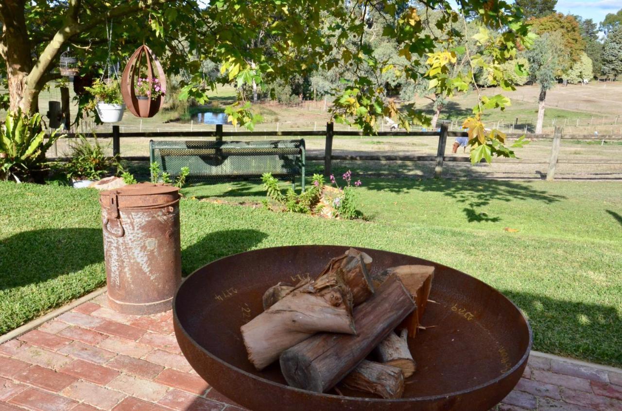The Stables Hotel Wandin North Bagian luar foto